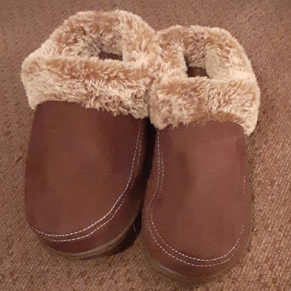 Slippers - Picture 1 of 2
